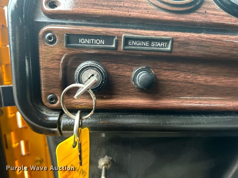 image for item OI9515 2001 Freightliner  FLD semi truck