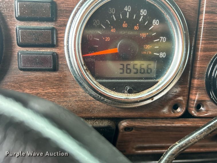 image for item OI9515 2001 Freightliner  FLD semi truck