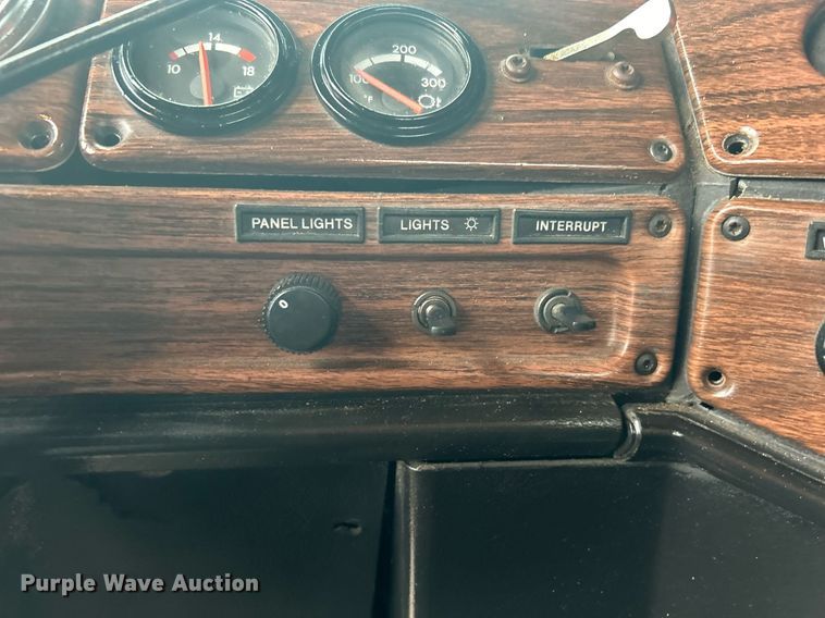 image for item OI9515 2001 Freightliner  FLD semi truck