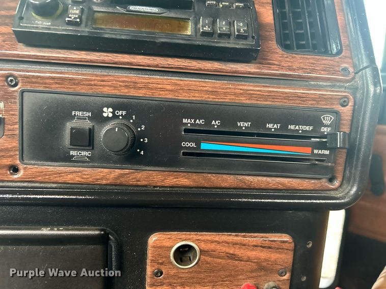 image for item OI9515 2001 Freightliner  FLD semi truck