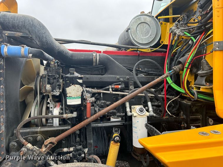 image for item OI9515 2001 Freightliner  FLD semi truck