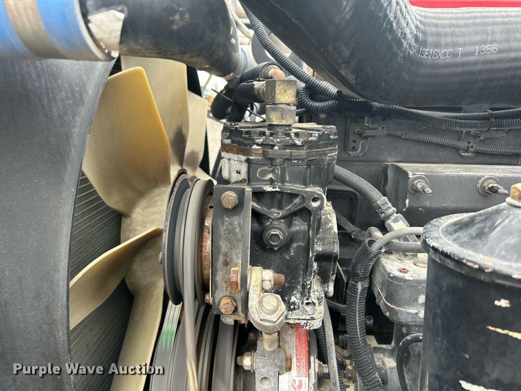 image for item OI9515 2001 Freightliner  FLD semi truck