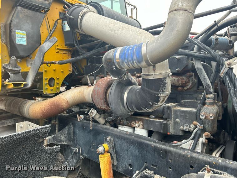 image for item OI9515 2001 Freightliner  FLD semi truck