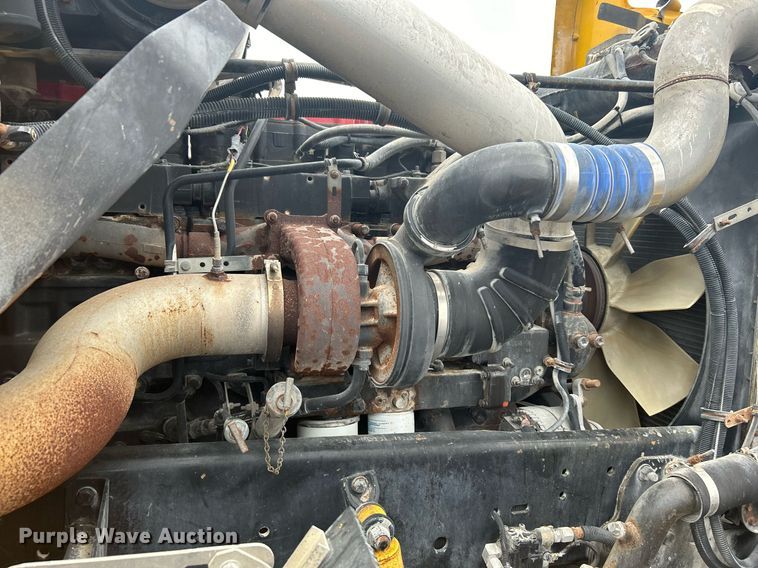 image for item OI9515 2001 Freightliner  FLD semi truck