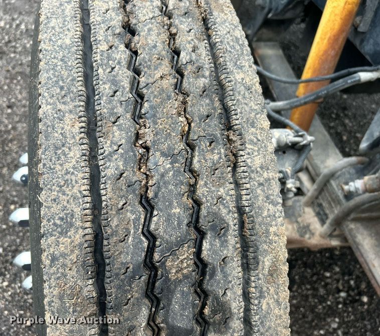 image for item OI9515 2001 Freightliner  FLD semi truck