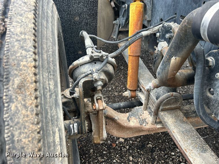 image for item OI9515 2001 Freightliner  FLD semi truck