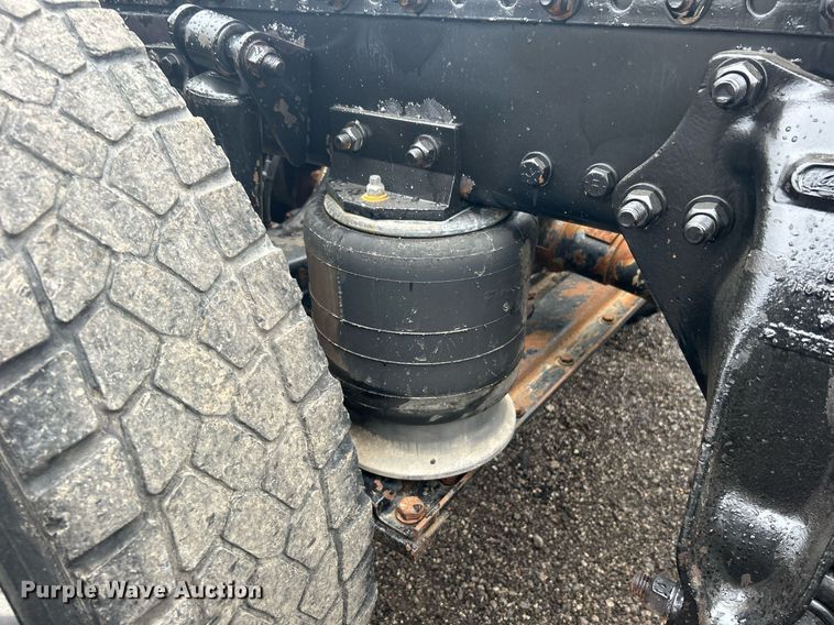 image for item OI9515 2001 Freightliner  FLD semi truck