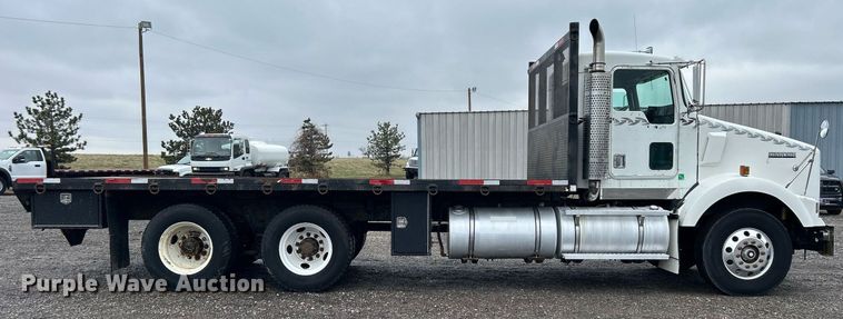 image for item OI9520 1997 Kenworth flatbed truck