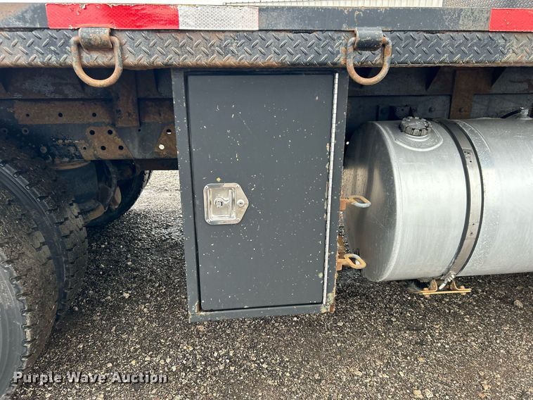 image for item OI9520 1997 Kenworth flatbed truck