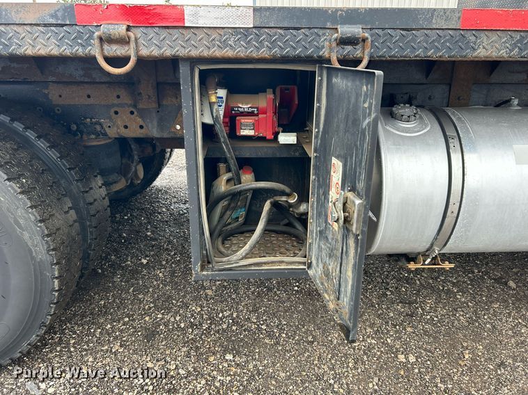 image for item OI9520 1997 Kenworth flatbed truck