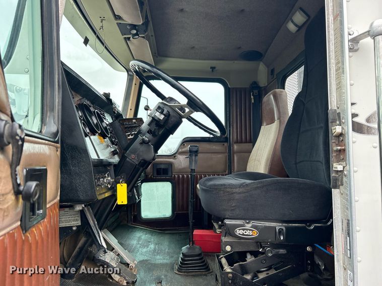 image for item OI9520 1997 Kenworth flatbed truck