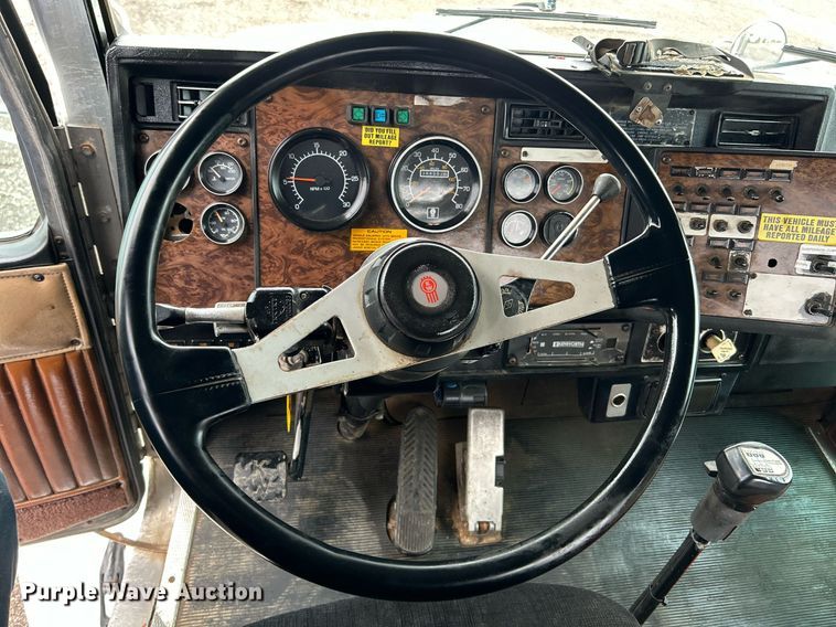 image for item OI9520 1997 Kenworth flatbed truck