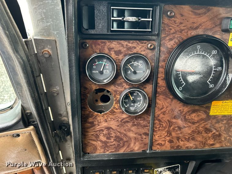 image for item OI9520 1997 Kenworth flatbed truck