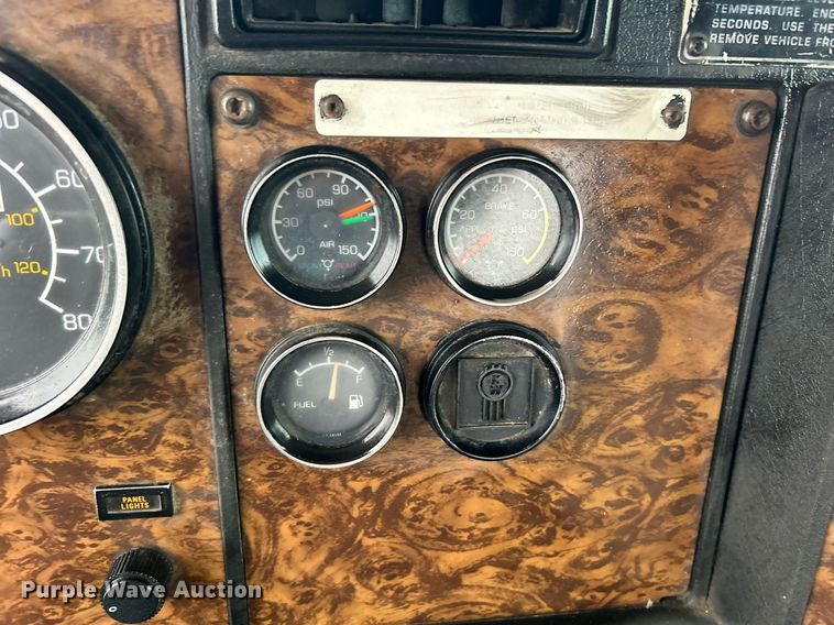 image for item OI9520 1997 Kenworth flatbed truck