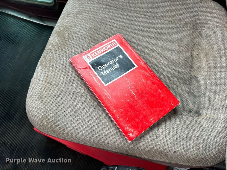 image for item OI9520 1997 Kenworth flatbed truck