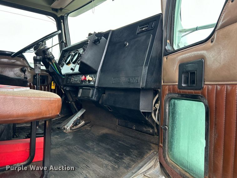 image for item OI9520 1997 Kenworth flatbed truck