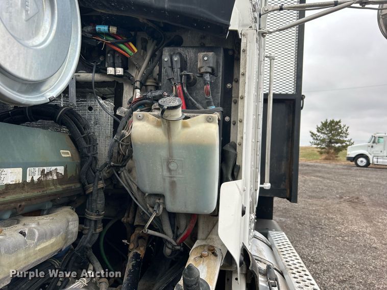 image for item OI9520 1997 Kenworth flatbed truck