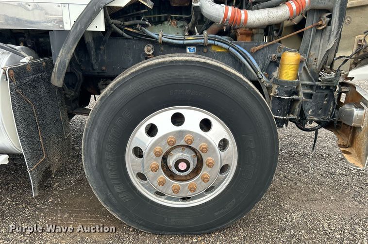 image for item OI9520 1997 Kenworth flatbed truck