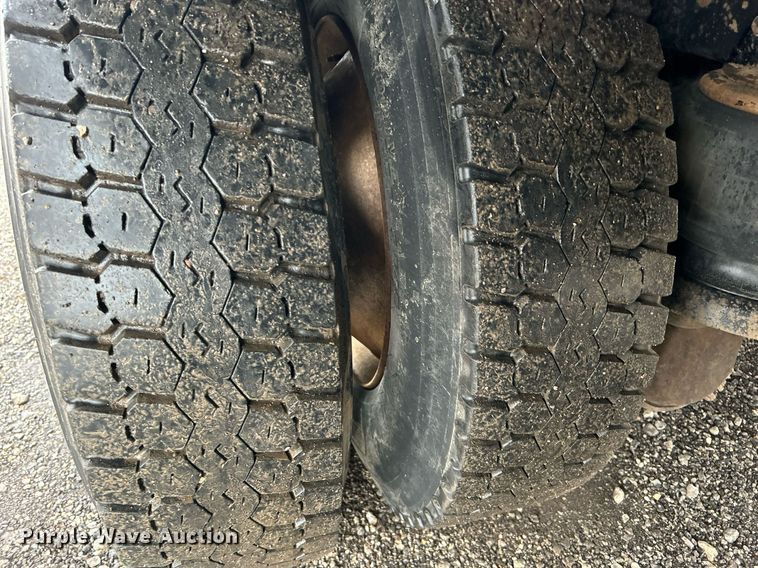 image for item OI9520 1997 Kenworth flatbed truck