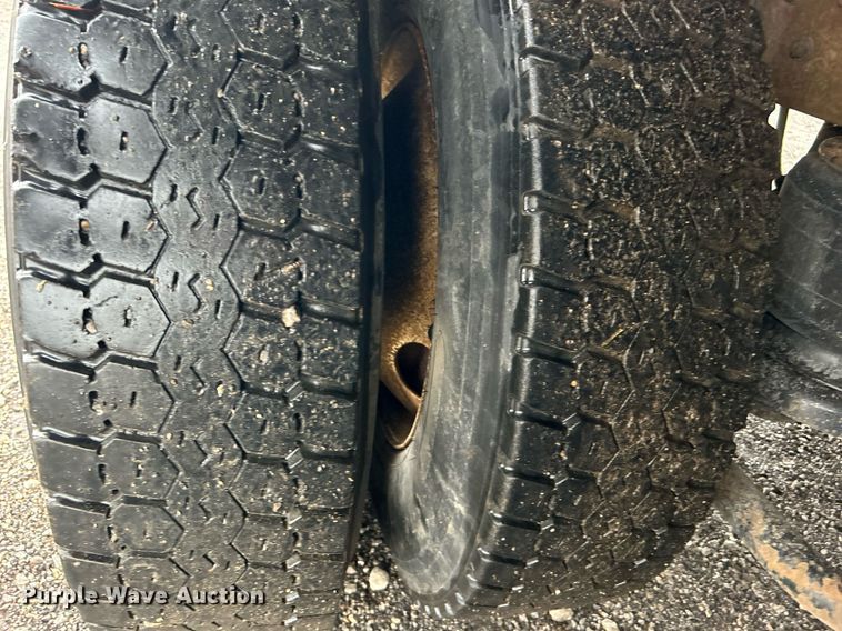 image for item OI9520 1997 Kenworth flatbed truck