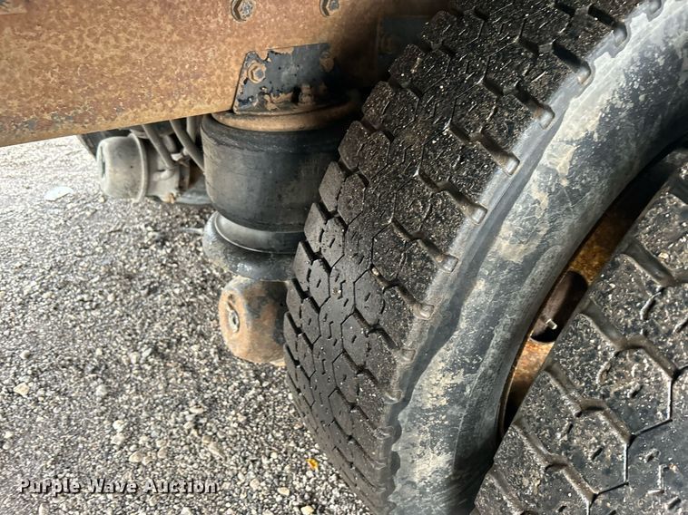 image for item OI9520 1997 Kenworth flatbed truck