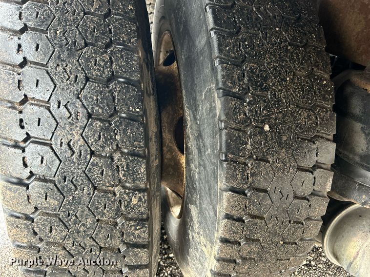 image for item OI9520 1997 Kenworth flatbed truck