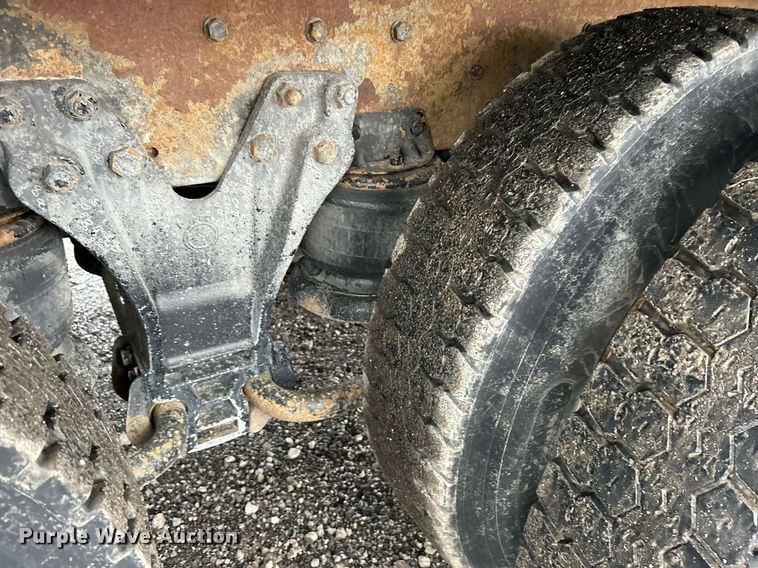 image for item OI9520 1997 Kenworth flatbed truck