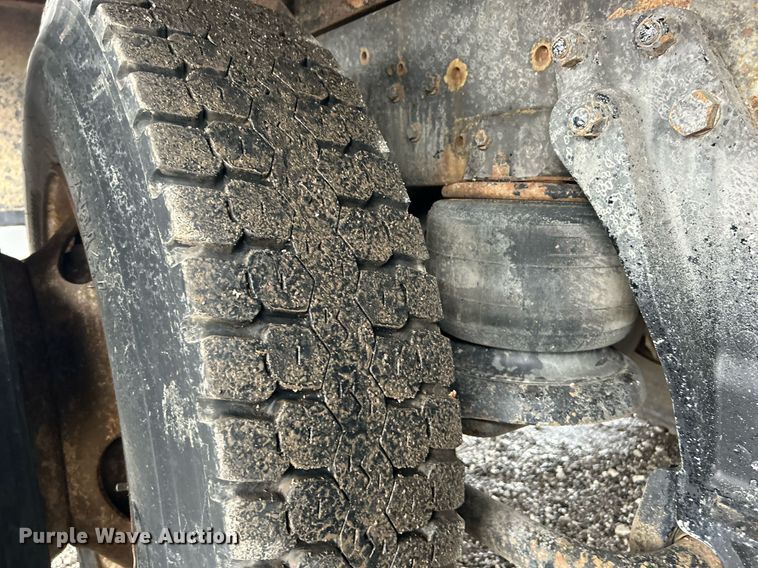 image for item OI9520 1997 Kenworth flatbed truck