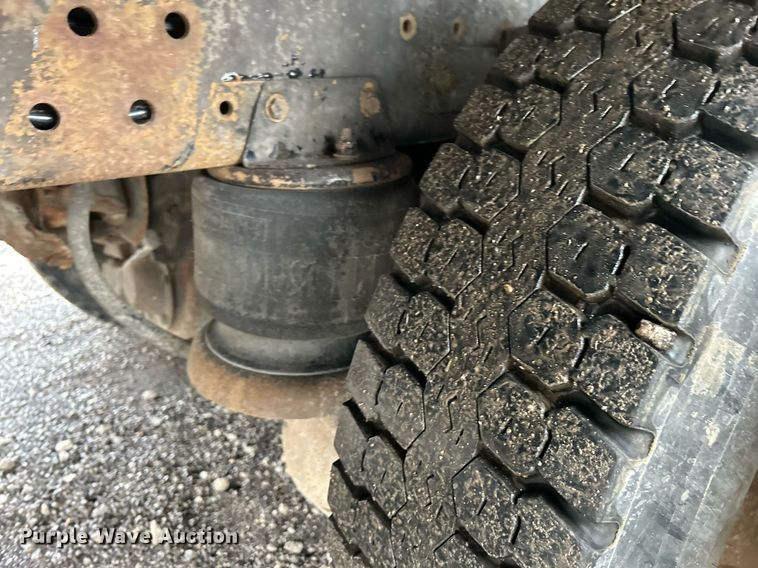 image for item OI9520 1997 Kenworth flatbed truck