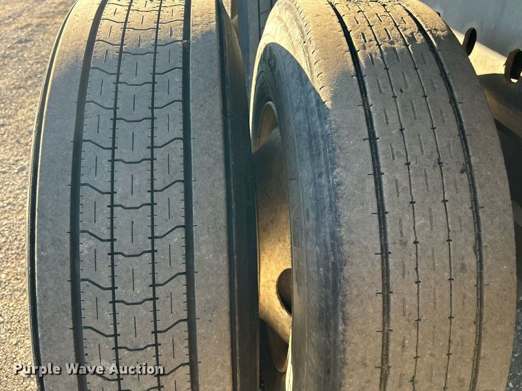 image for item OI9554 2007 Great Dane  flatbed trailer