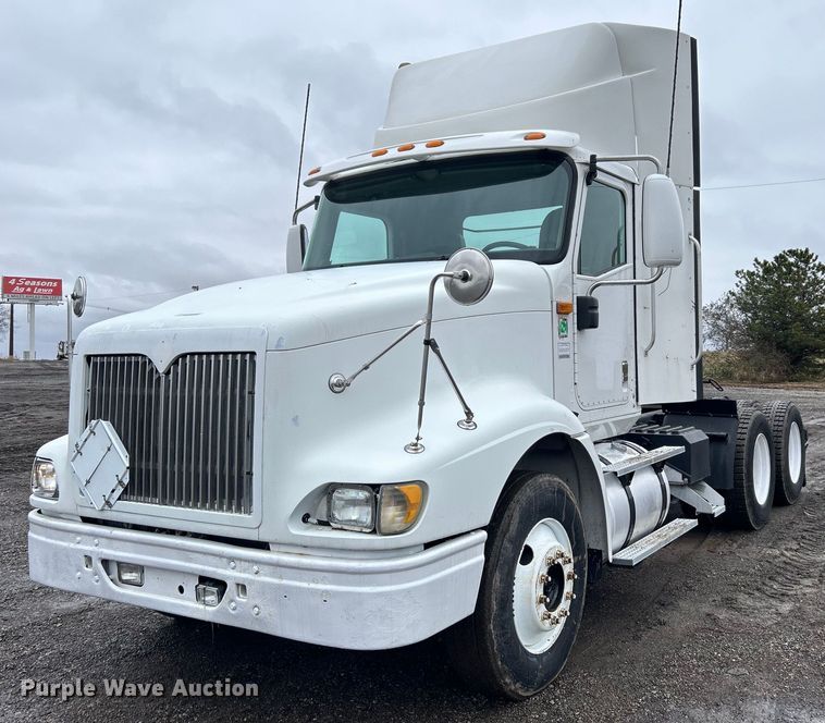 image for item OI9576 2006 International  9400i semi truck