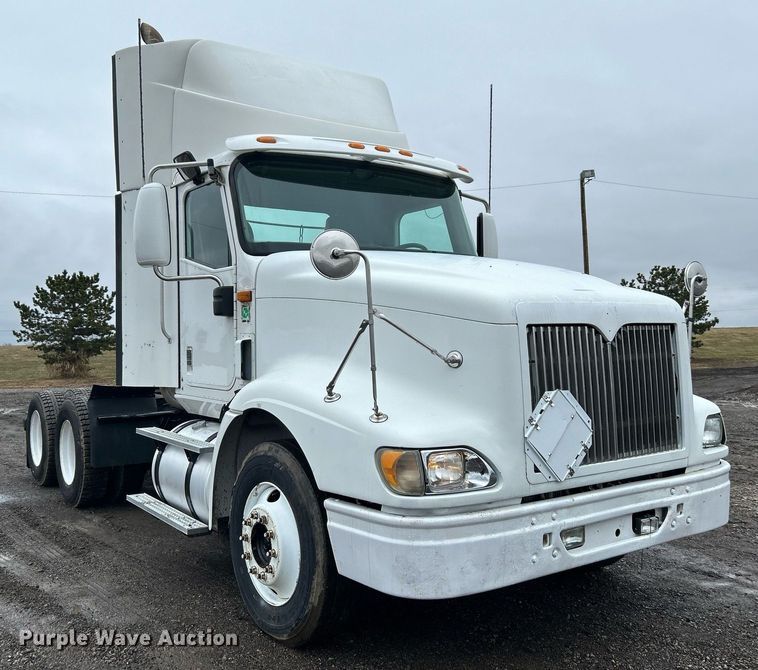 image for item OI9576 2006 International  9400i semi truck