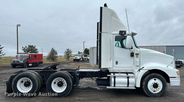 image for item OI9576 2006 International  9400i semi truck