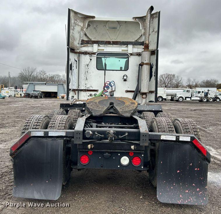 image for item OI9576 2006 International  9400i semi truck