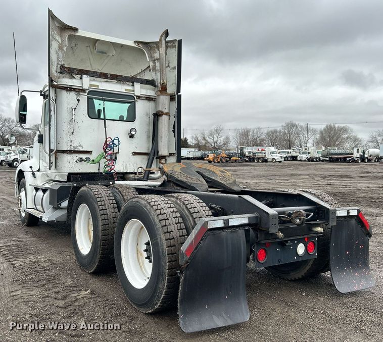 image for item OI9576 2006 International  9400i semi truck