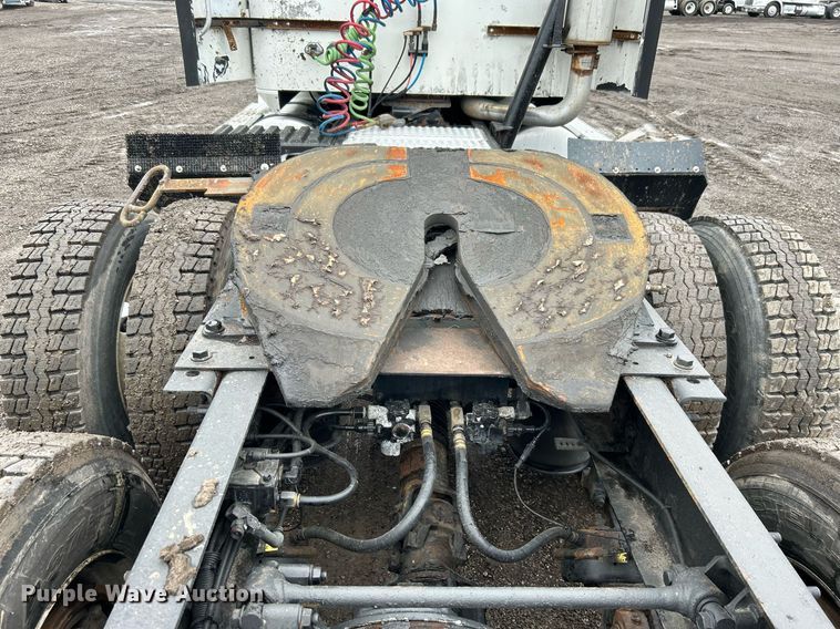 image for item OI9576 2006 International  9400i semi truck