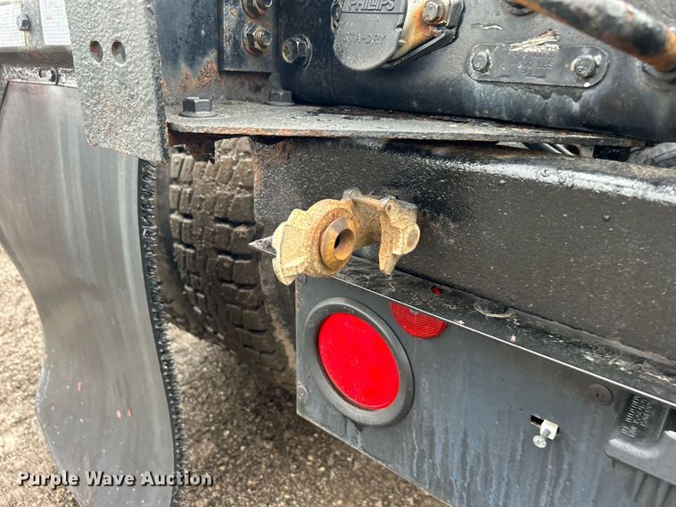 image for item OI9576 2006 International  9400i semi truck