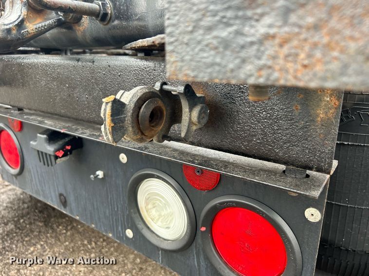 image for item OI9576 2006 International  9400i semi truck