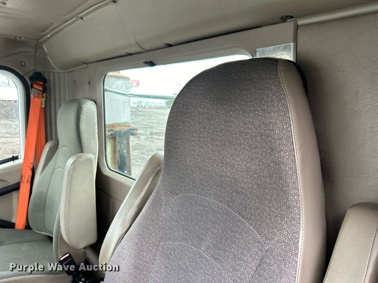 image for item OI9576 2006 International  9400i semi truck