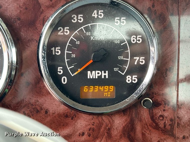 image for item OI9576 2006 International  9400i semi truck