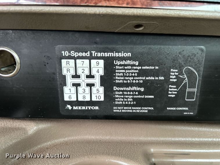 image for item OI9576 2006 International  9400i semi truck