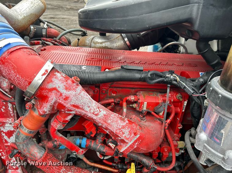 image for item OI9576 2006 International  9400i semi truck