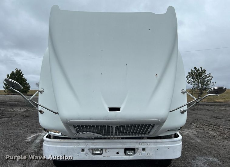 image for item OI9576 2006 International  9400i semi truck