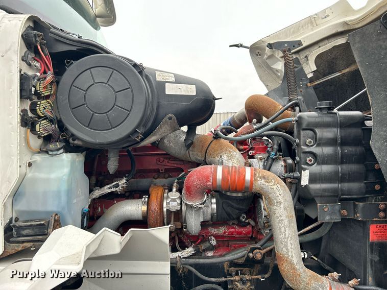 image for item OI9576 2006 International  9400i semi truck