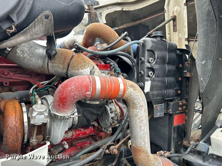 image for item OI9576 2006 International  9400i semi truck