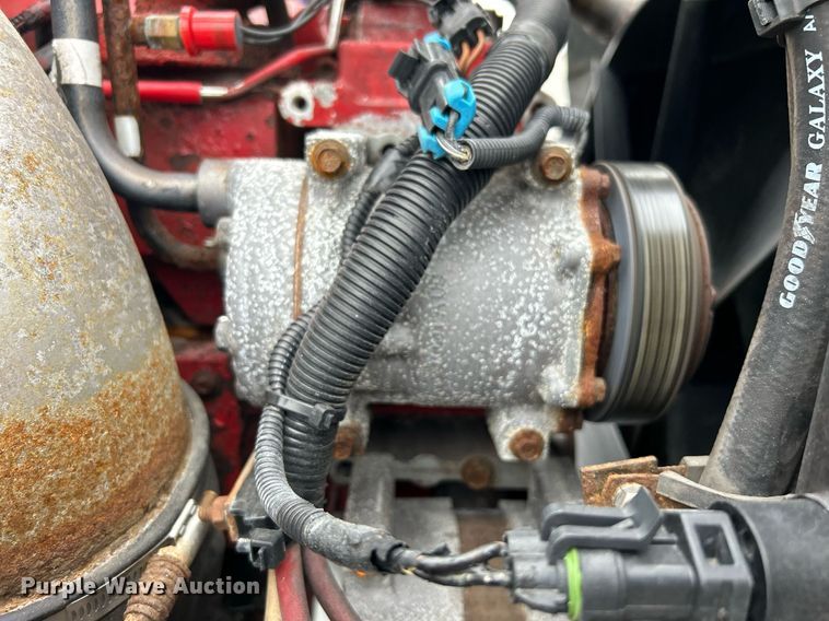 image for item OI9576 2006 International  9400i semi truck