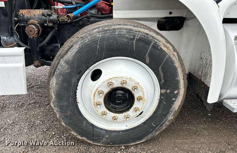 image for item OI9576 2006 International  9400i semi truck