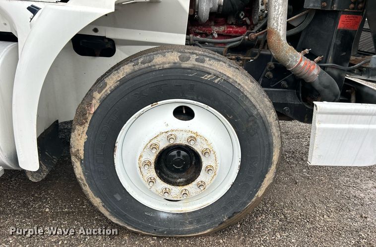 image for item OI9576 2006 International  9400i semi truck