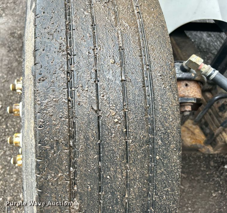 image for item OI9576 2006 International  9400i semi truck