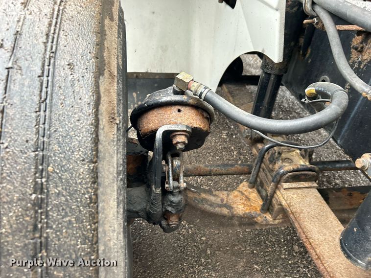 image for item OI9576 2006 International  9400i semi truck